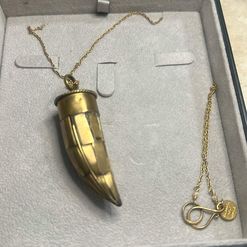 Collar para dama de cuerno